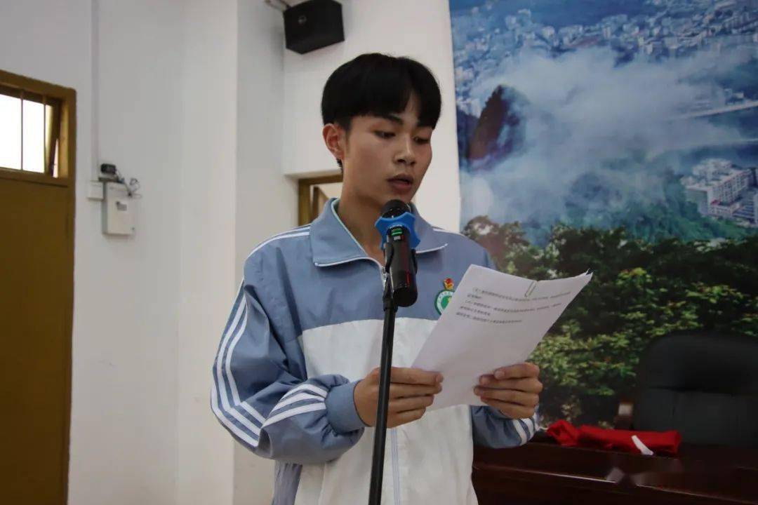 喜迎二十大永远跟党走奋进新征程天峨县高级中学举行2022年春季学期