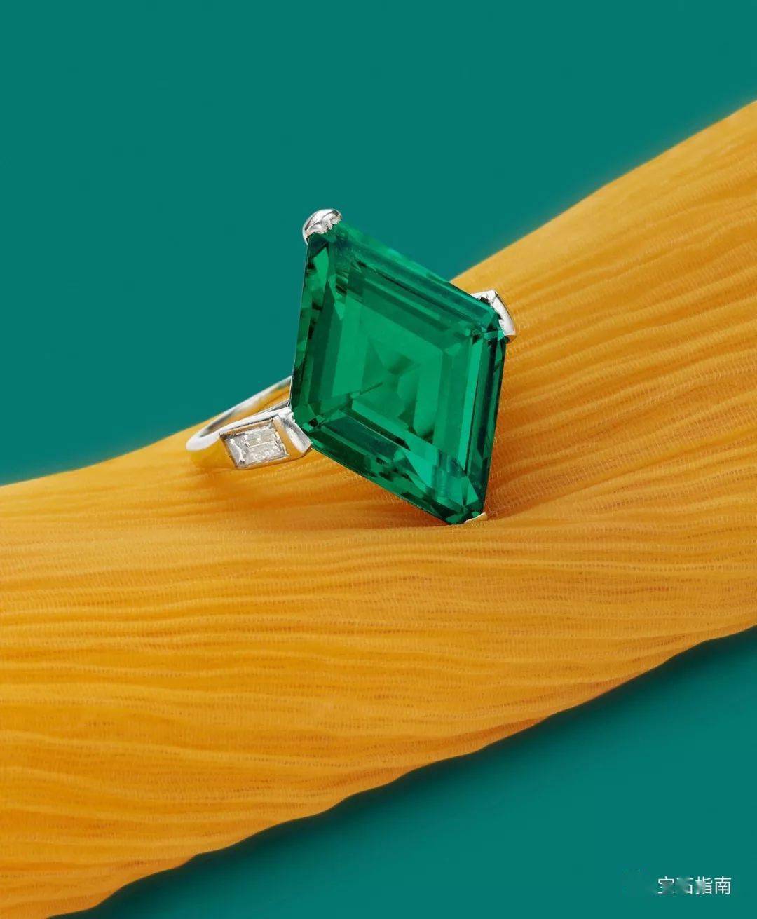 ���ױ��ǣ�������ĸ�̺�͸�˱�ʯ�����������