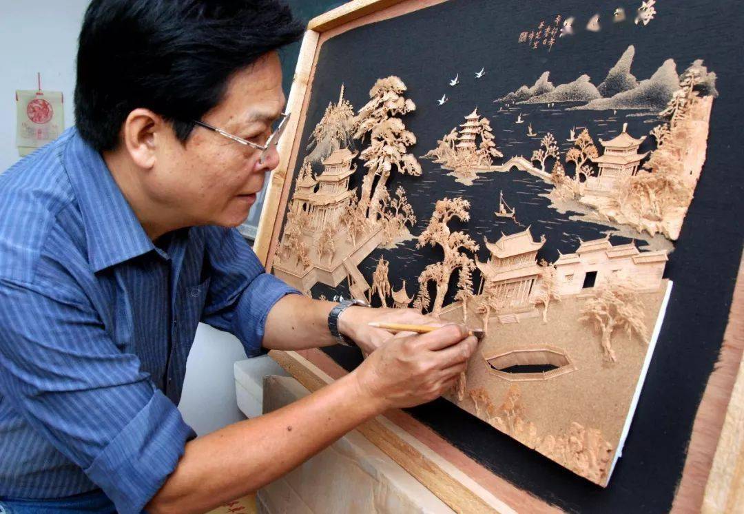 该校学生创作的三坊七巷题材软木画作品《老街印象》在第六届全国中小