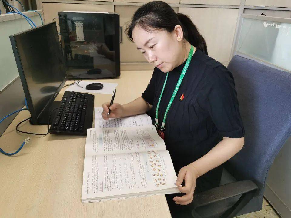 赞赞赞关注2022齐鲁最美教师请为我校马宁宁老师点赞