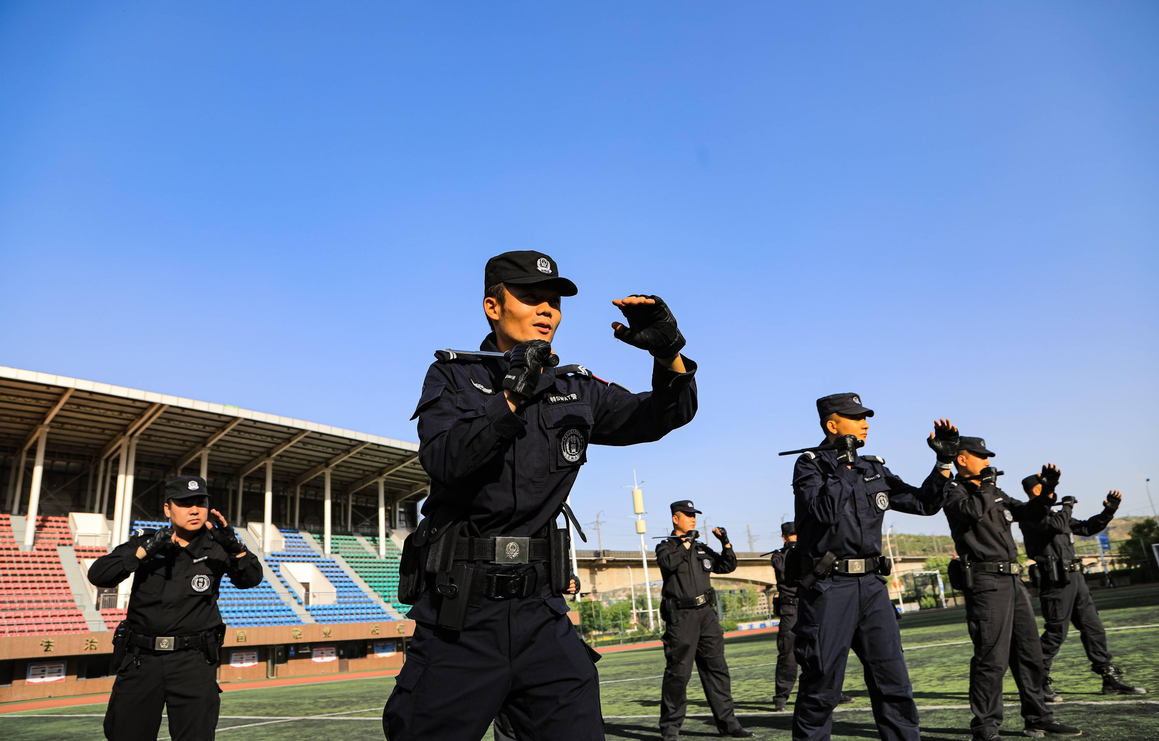 府谷县公安局开展最小作战单元现场处置专项训练