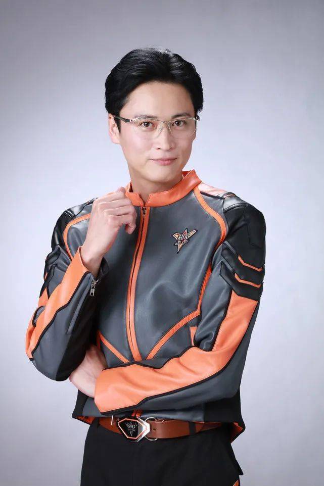 两位假面骑士在今天迎来生日,the系列的本乡猛,沙滩上的草加_敏鬼_扮