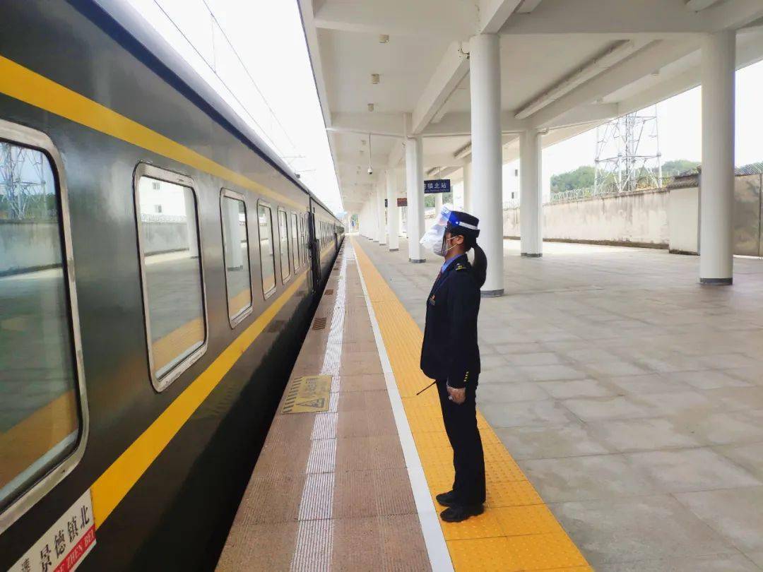 上饶车务段景德镇北站客运值班员 吴丽妈妈:亲爱的小宝贝,"六一"