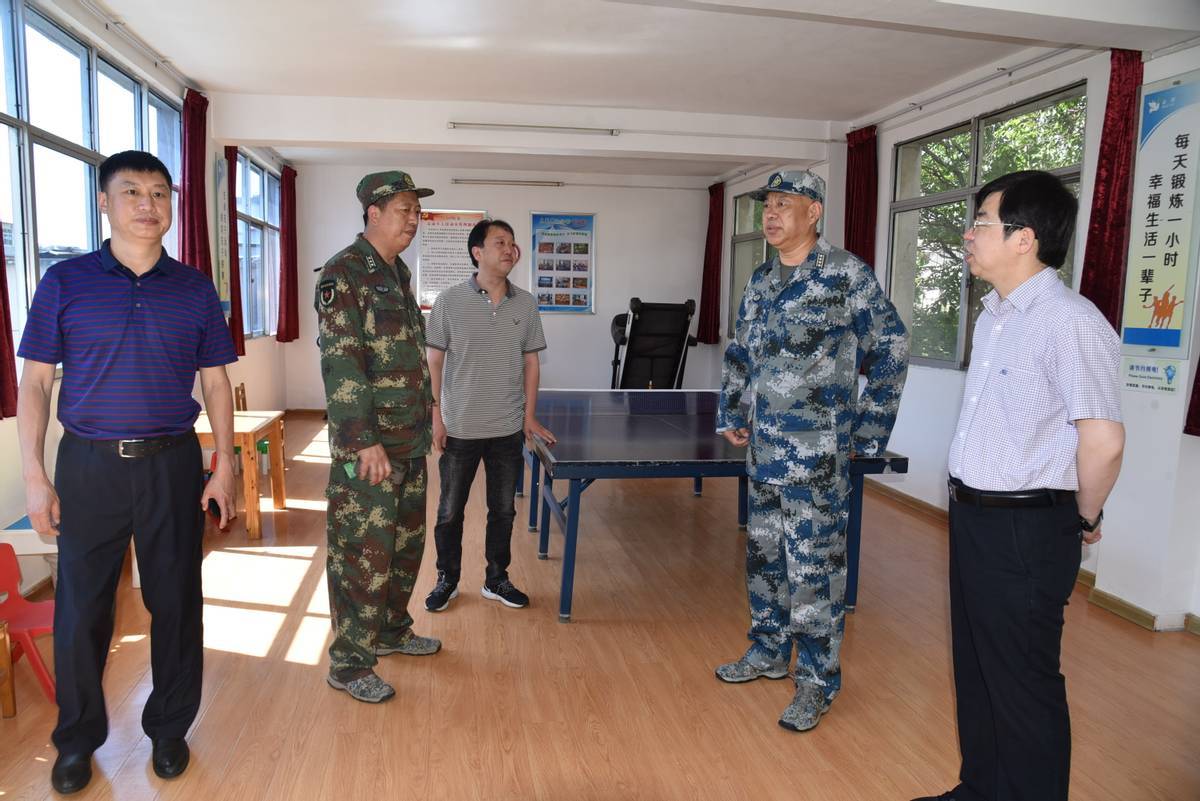 南阳市军分区司令员许言龄到西峡县白羽街道督导基层