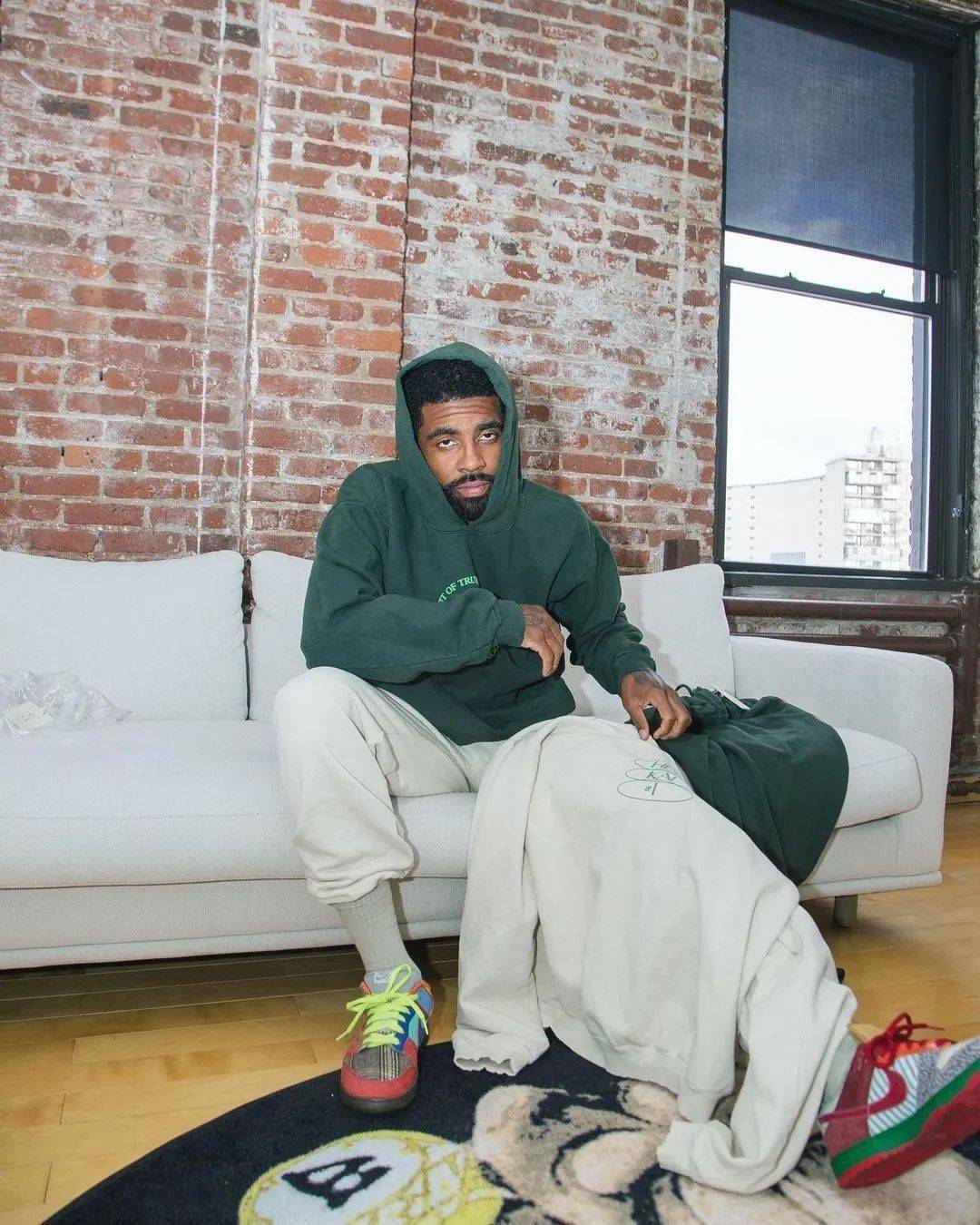 what the dunk那今天就分享欧文上脚过的"狠货"而欧文自己的签名鞋