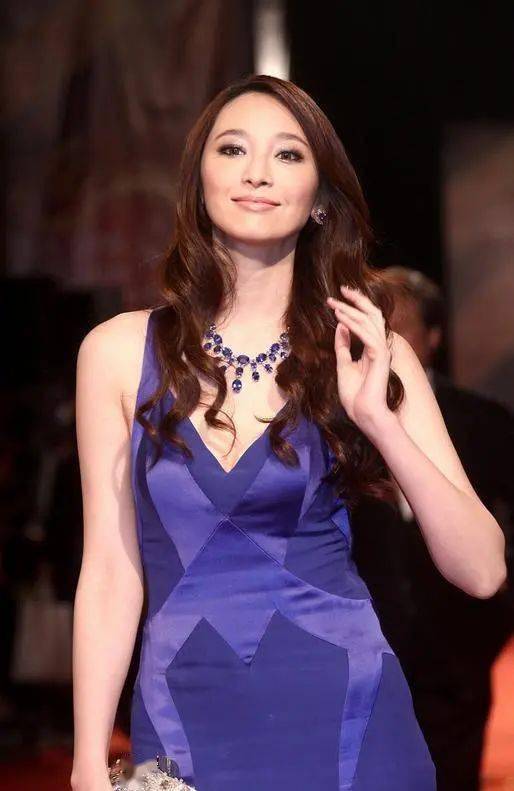 吴佩慈微胖好美!