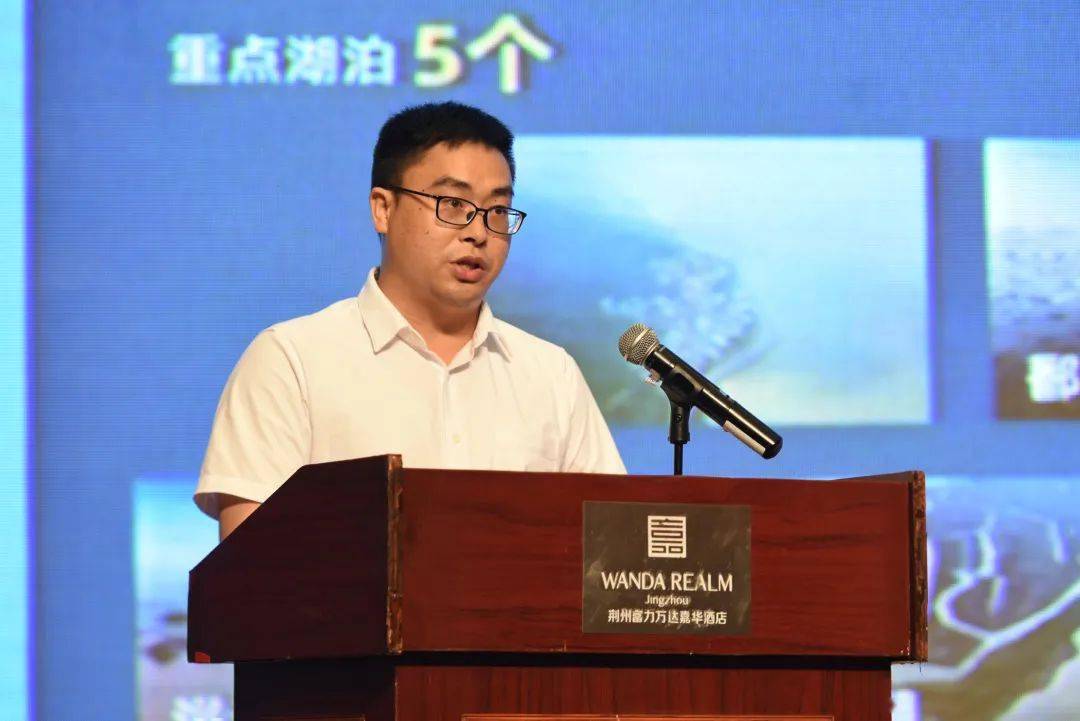 他指出,保护好长江生态,是荆州义不容辞的政治责任.