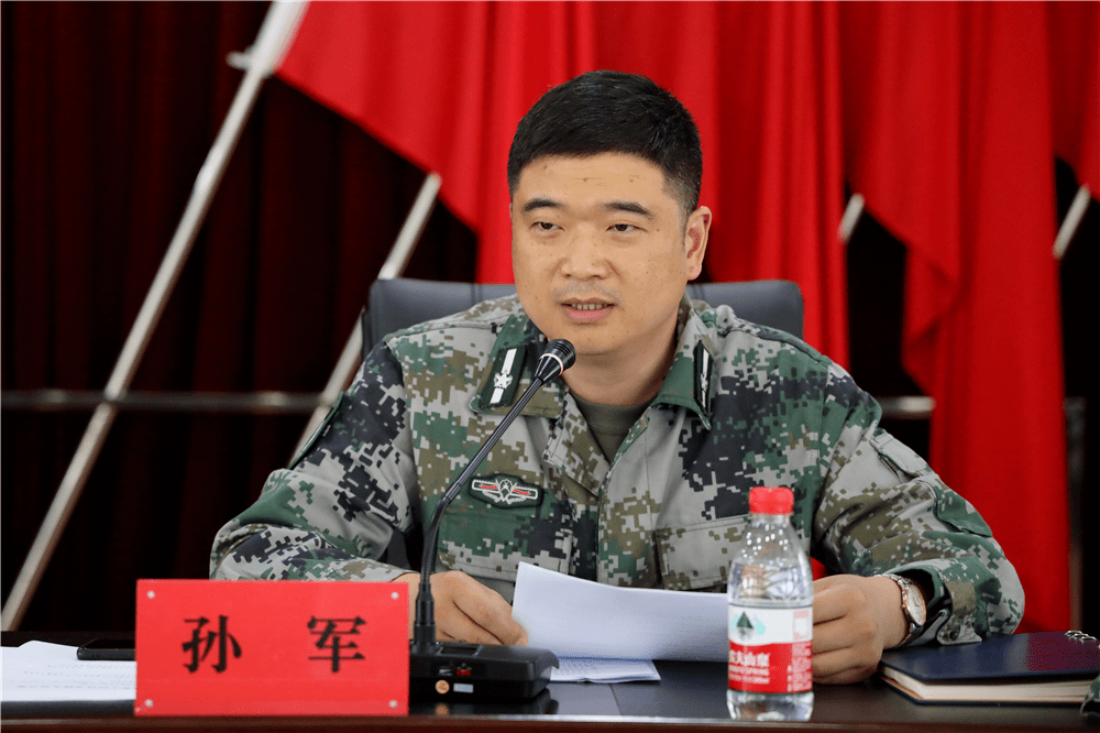 镇民兵营教导员胡啸峰同志,镇党委委员,镇人武部部长孙军同志,副部长