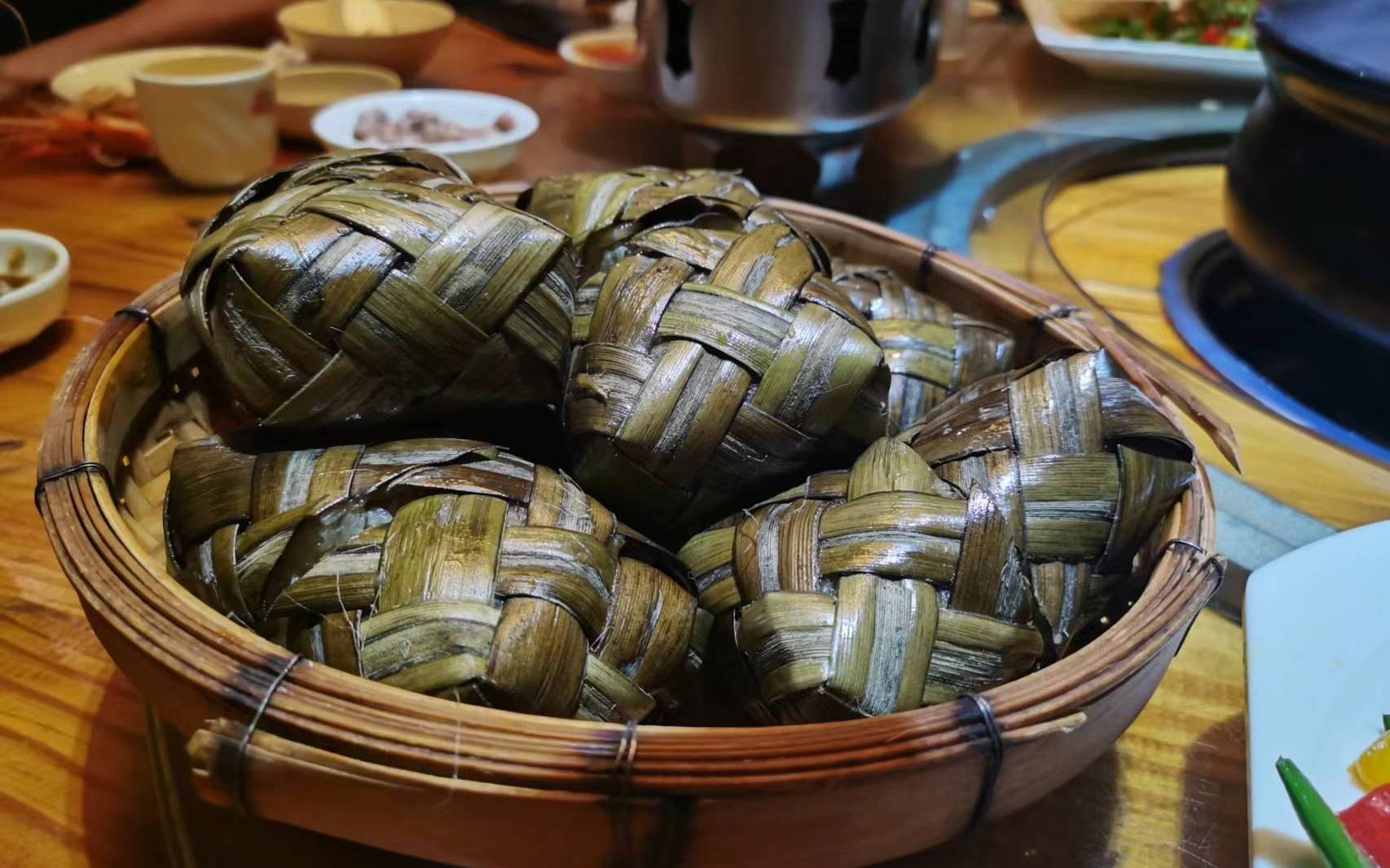 粽叶多不同，端午齐飘香