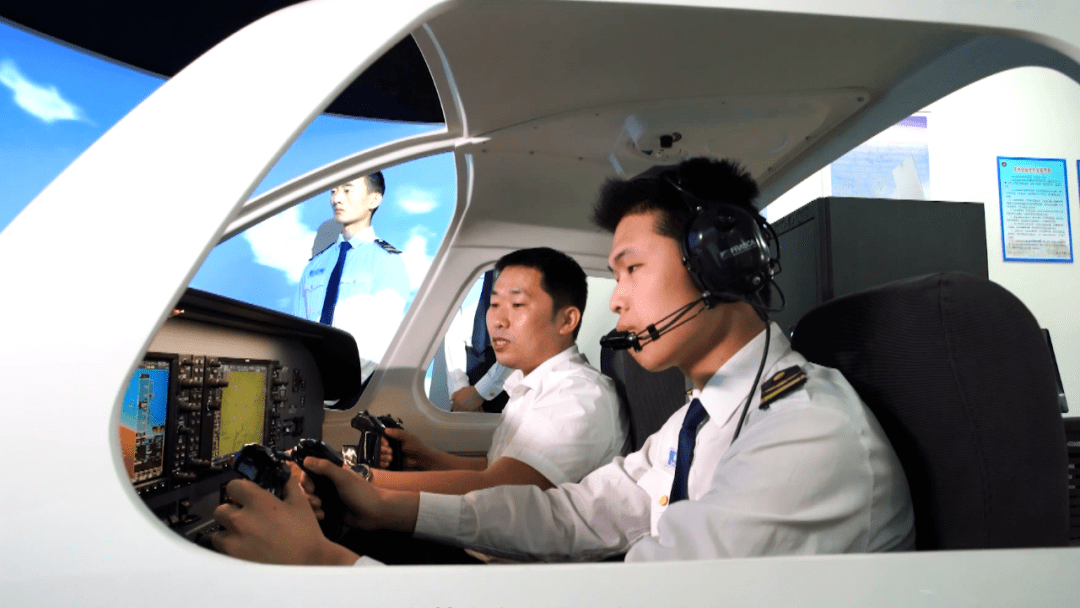 滨州学院飞行技术专业逐梦蓝天航空报国致敬品牌献礼二十大95