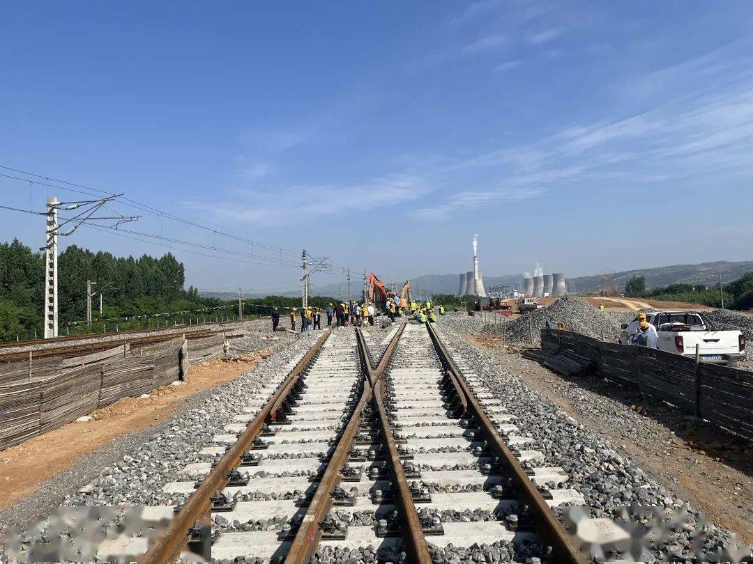 凤翔长青铁路专用线凤翔Ⅲ场为宝麟铁路和长青铁路专用线与国铁的交接