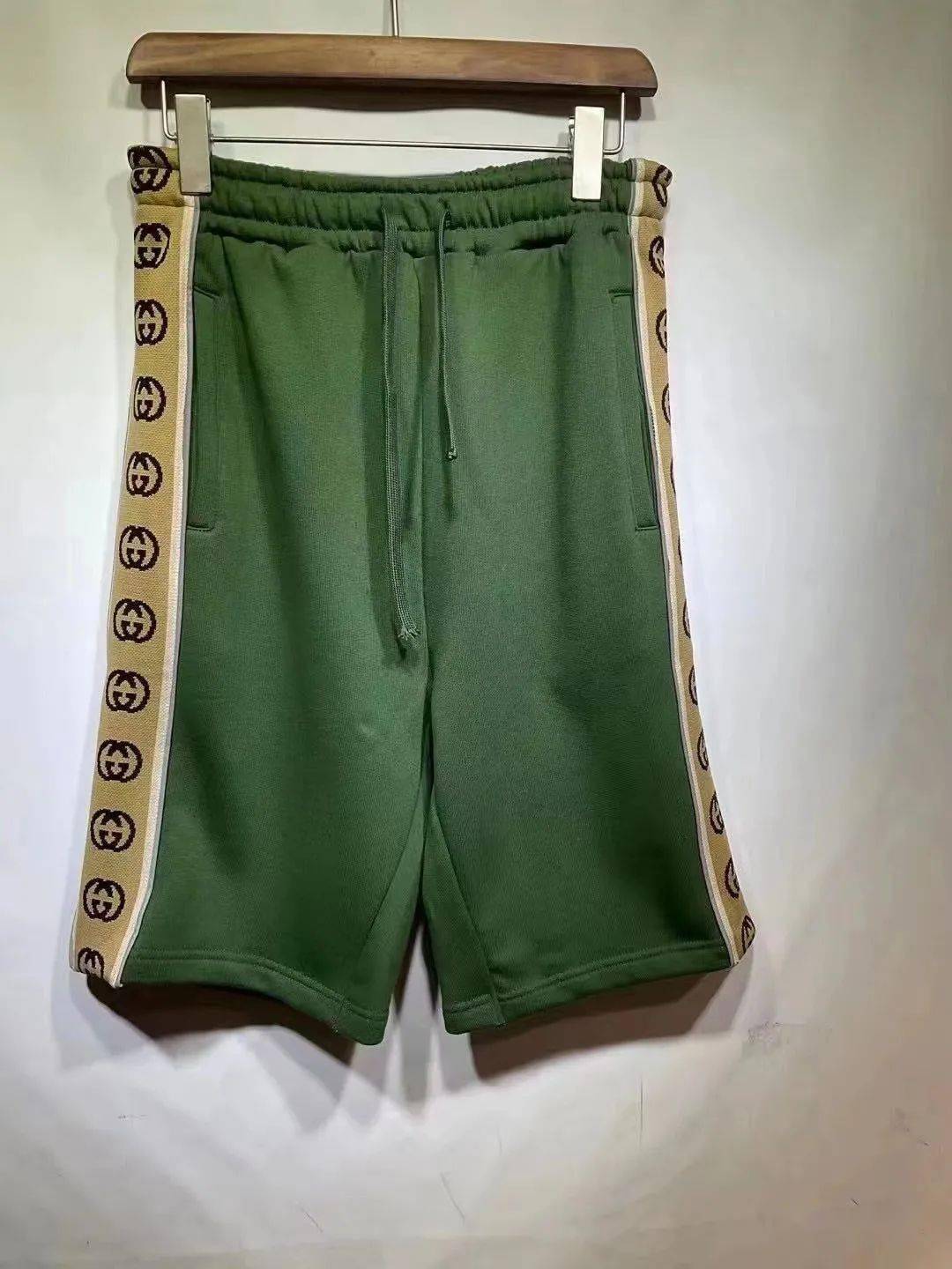 唐龙周边精品gucci短裤系列唤起对复古运动的回忆经典永不过时现货在