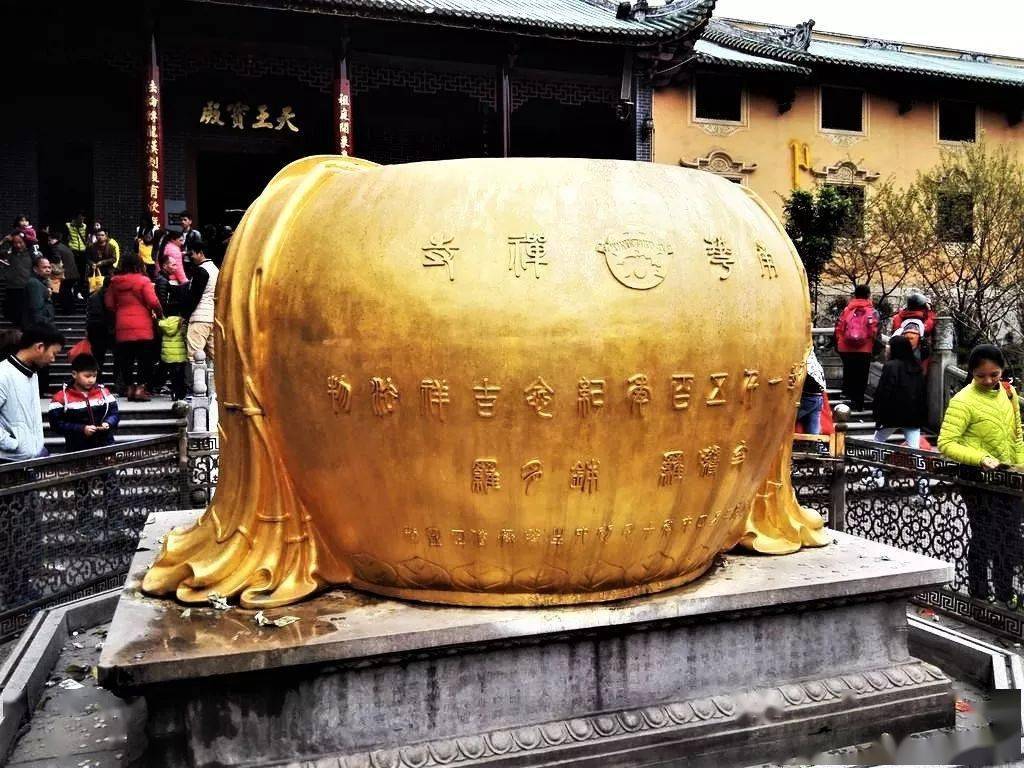 唐肃宗派大臣到广东韶州曹溪南华寺将禅宗六祖惠能的传法衣钵借到京城