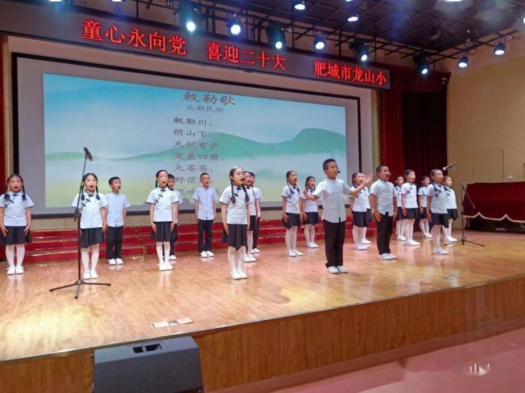 《报童晨曦》,舞蹈组合《鱼儿欢歌》,童谣串唱《明天会更好》等节目