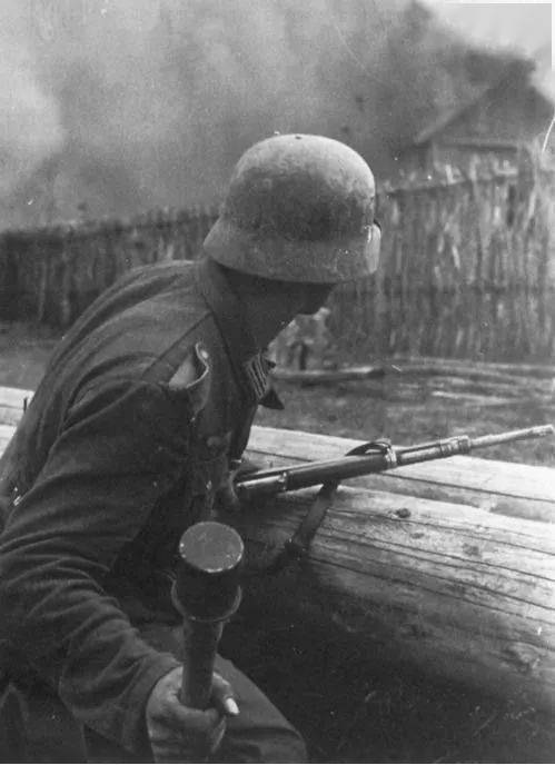 精选好图:惨烈东线_士兵_德军_摩托化步兵