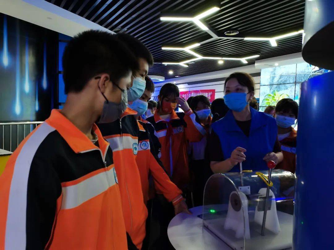 文明2022年科技活动周平坝区黎阳学校学生走进科技馆