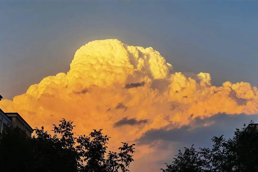 昨儿傍晚京城上空这团巨大的云,您看到了吗?