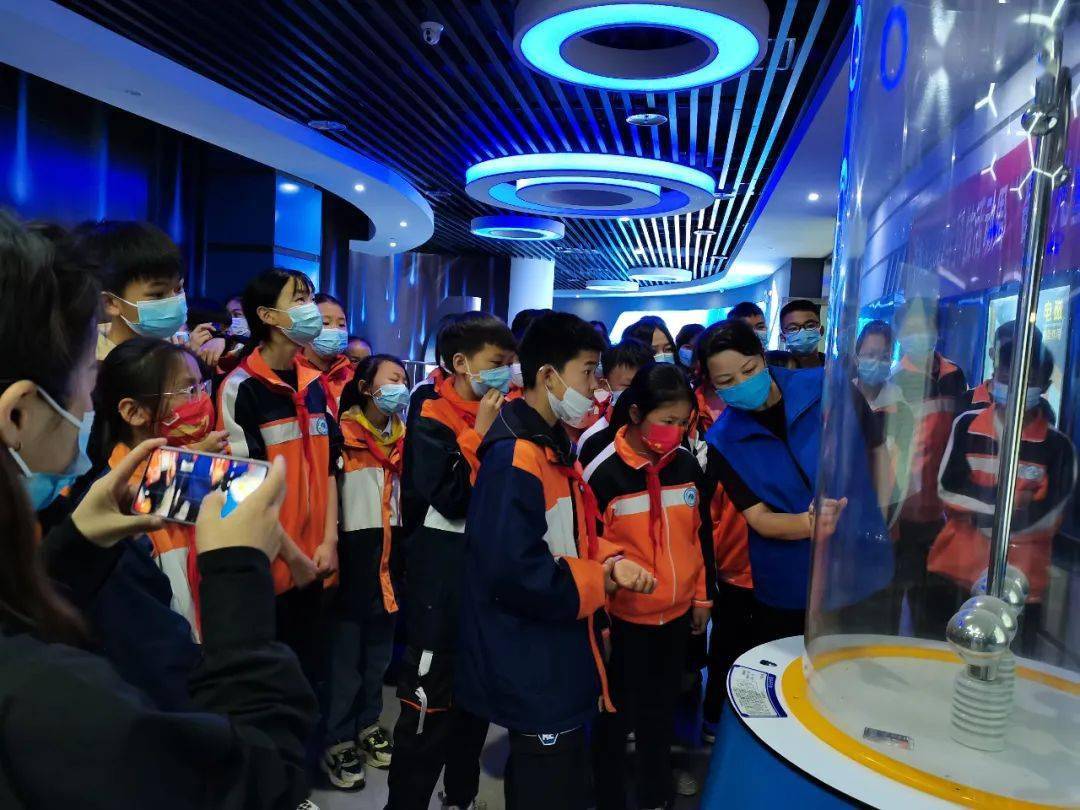 文明2022年科技活动周平坝区黎阳学校学生走进科技馆