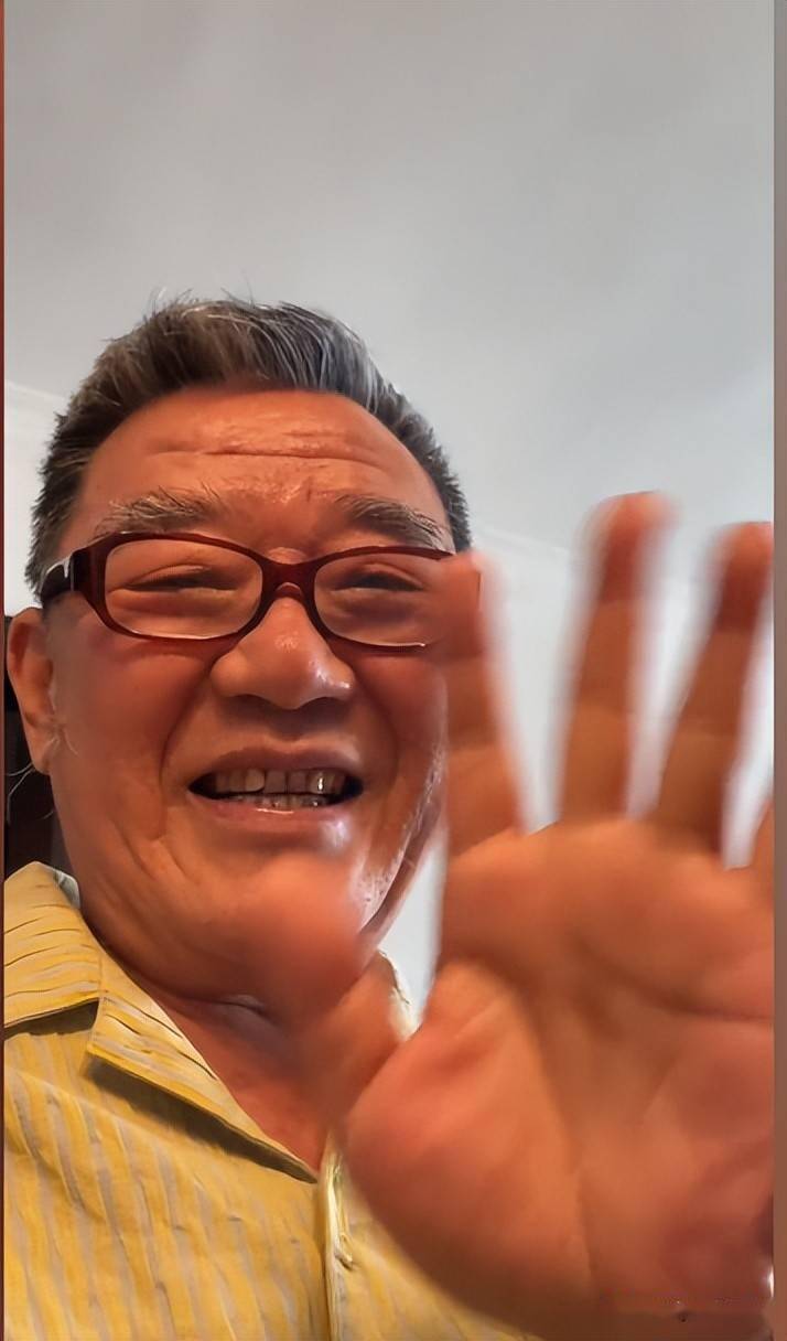 李立群"禁足"70天后,到处蹭吃蹭喝年轻10岁_生活_老爷子_李大爷