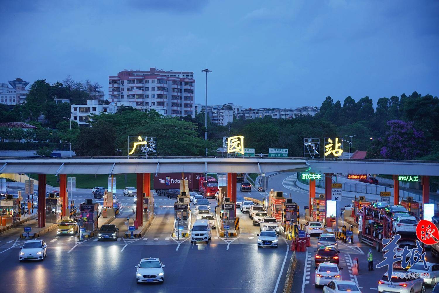 图集直击端午返程车流华南快速广园立交路段较为拥挤