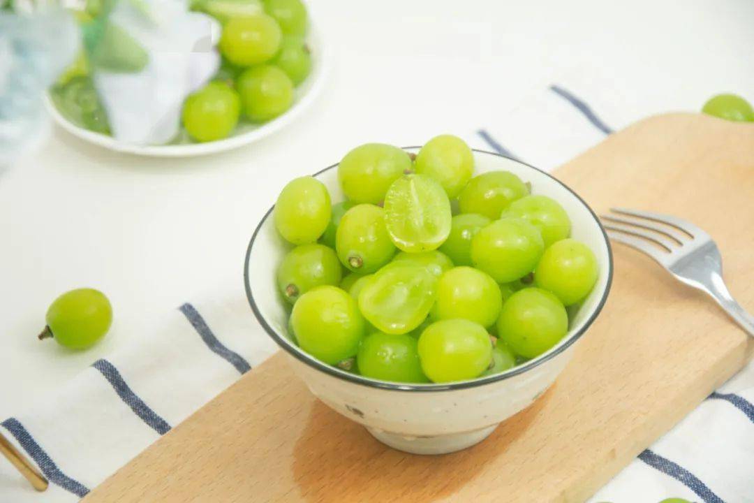 爆汁高甜无籽脆爽夏日限定的美味在口腔爆炸