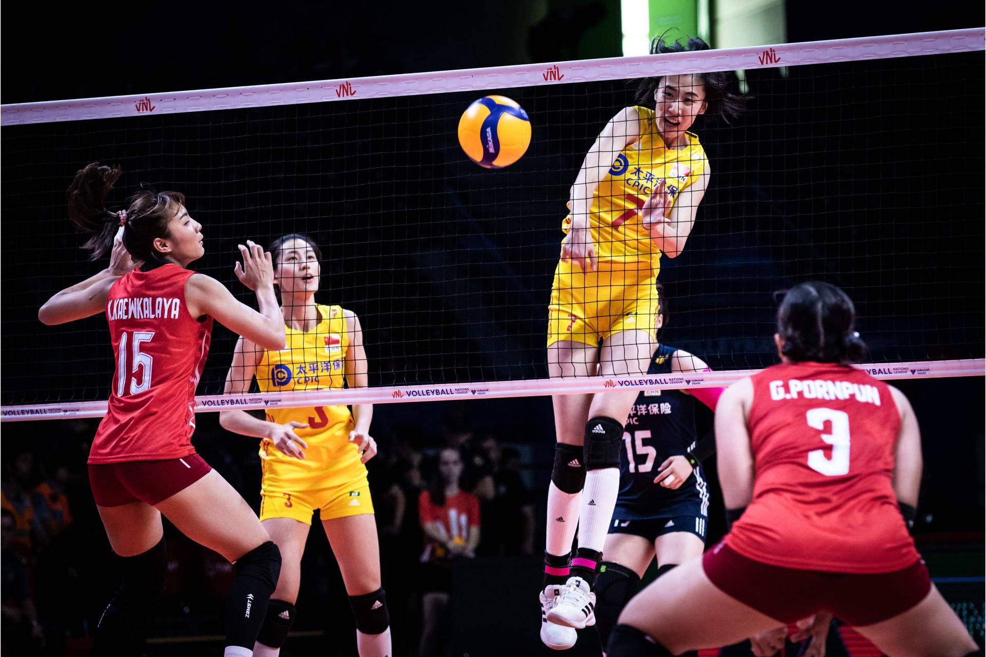 惜败中国女排23不敌泰国女排3胜1负收官世联赛首周