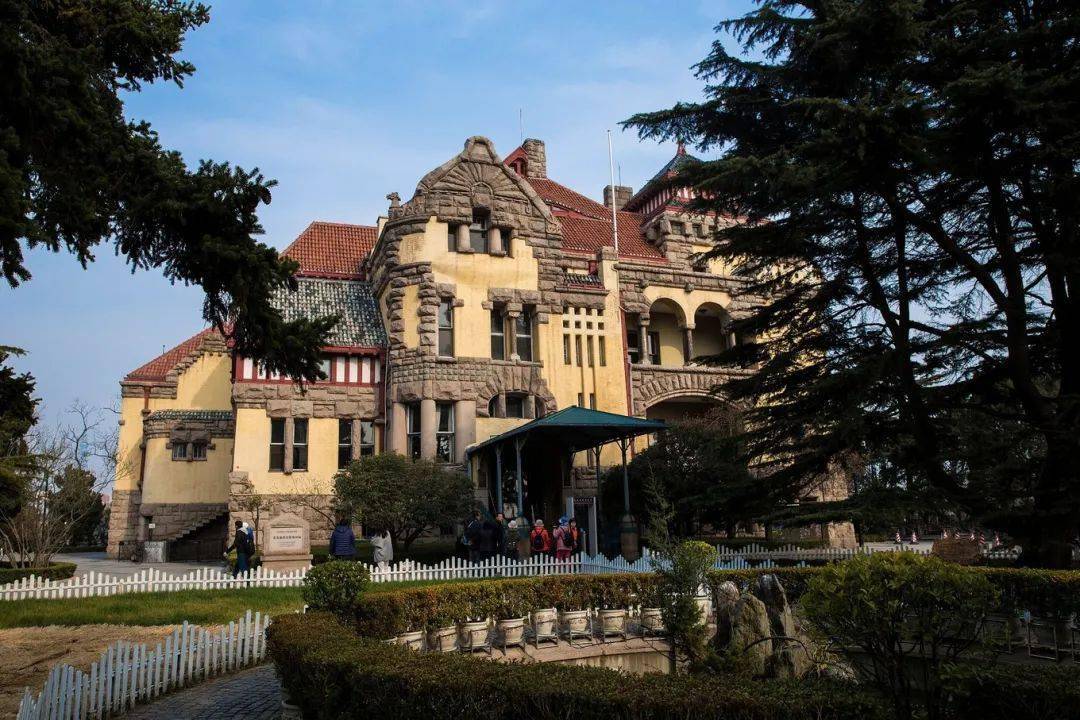 曾先后作为为德国总督,日本驻青岛守备军司令,国民党驻青岛市长的官邸