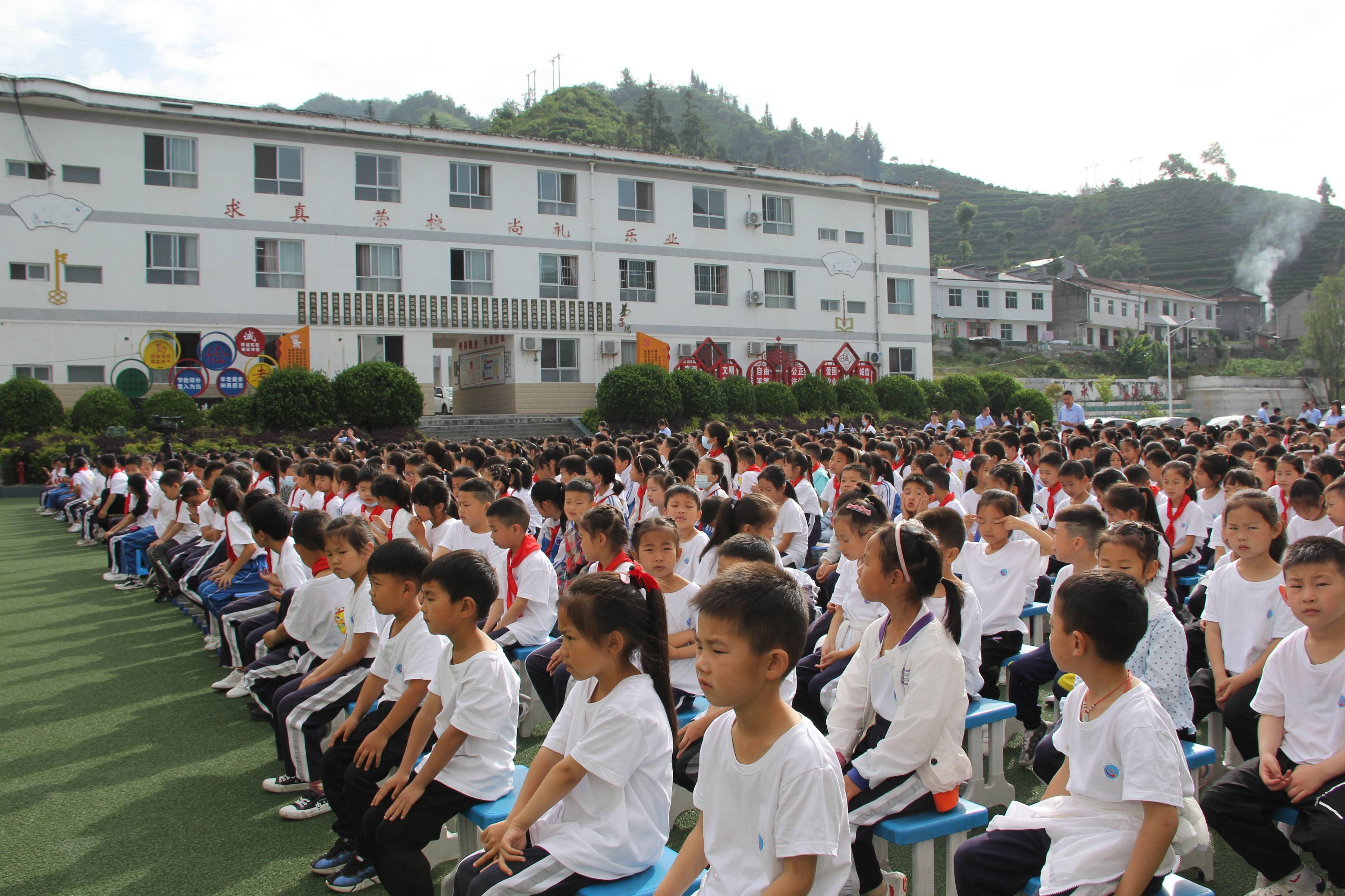 平利县广佛镇中学图片