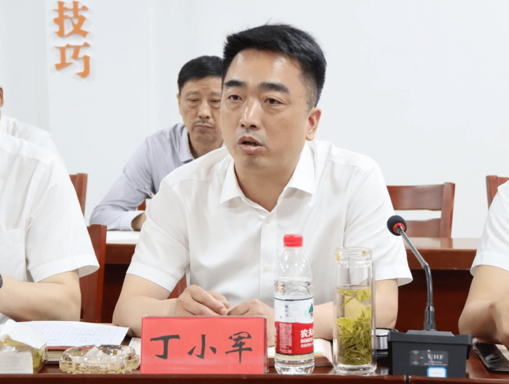 丁小军表示,首战告捷是对各工作组夜以继日攻坚的最好的肯定,同时为开