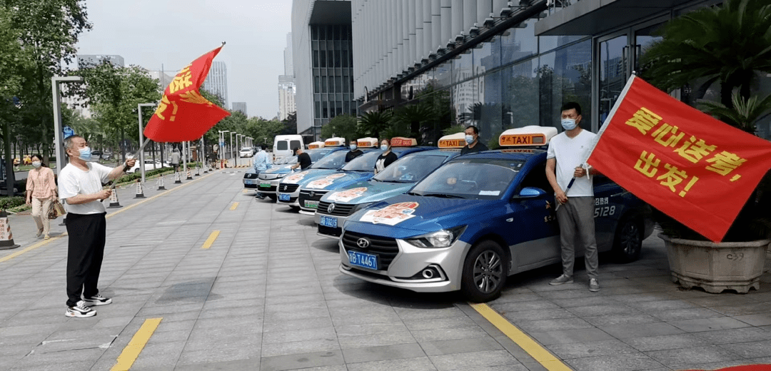 宁波市出租车"爱心帮"车队,联合现代金报推出高考爱心送考服务,帮助有