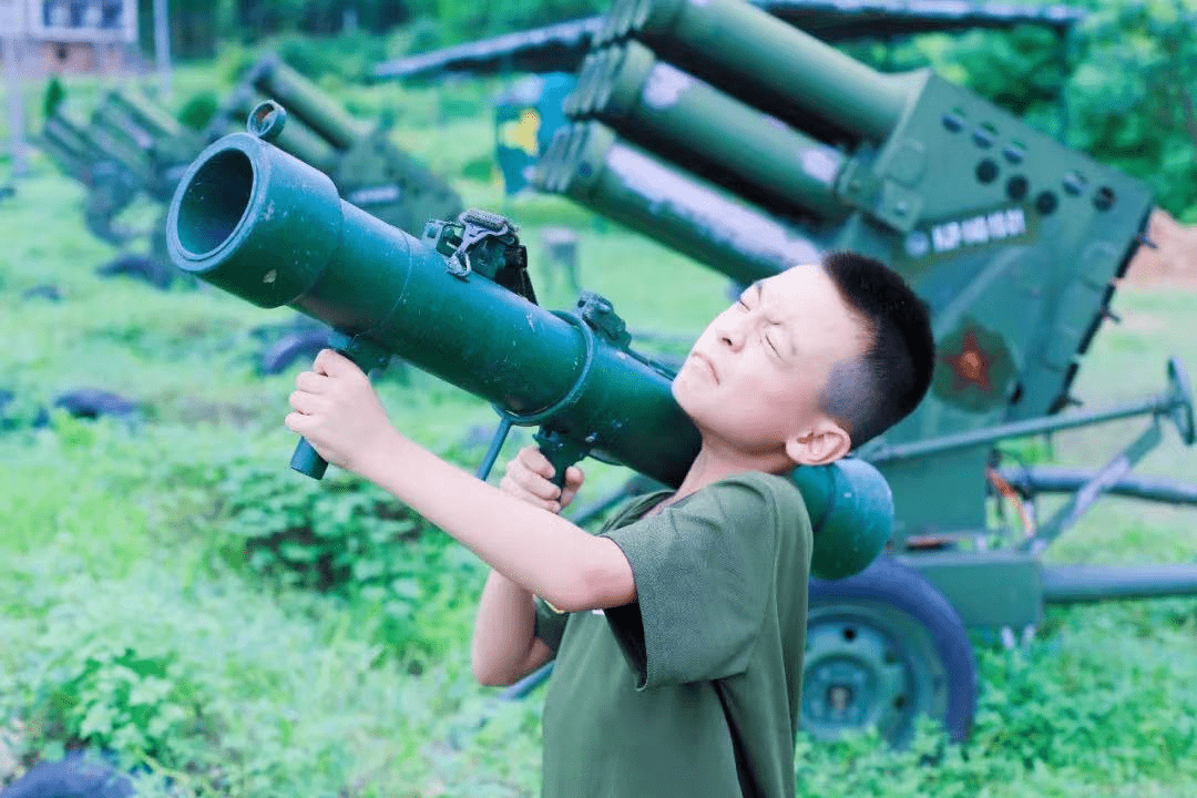 夏令营 酷炫的军事营来啦！少年们星空体育app登录入口快来当一名又帅又飒的“特警(图10)