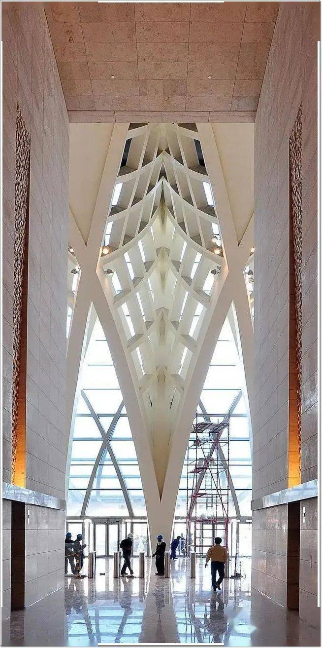 世界最高雕刻式幕墙科威特第一高楼阿尔哈姆拉塔