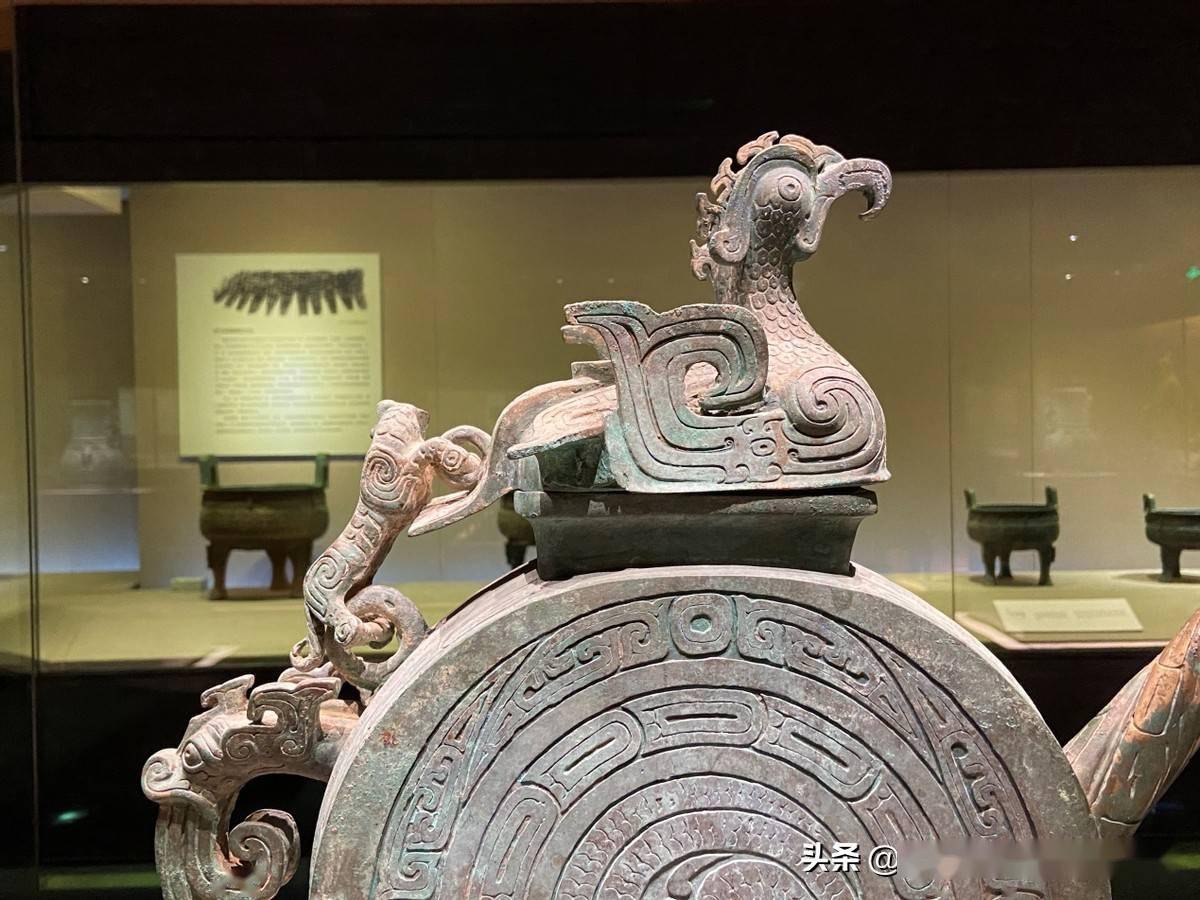 宝鸡:一件构思奇巧的青铜盉