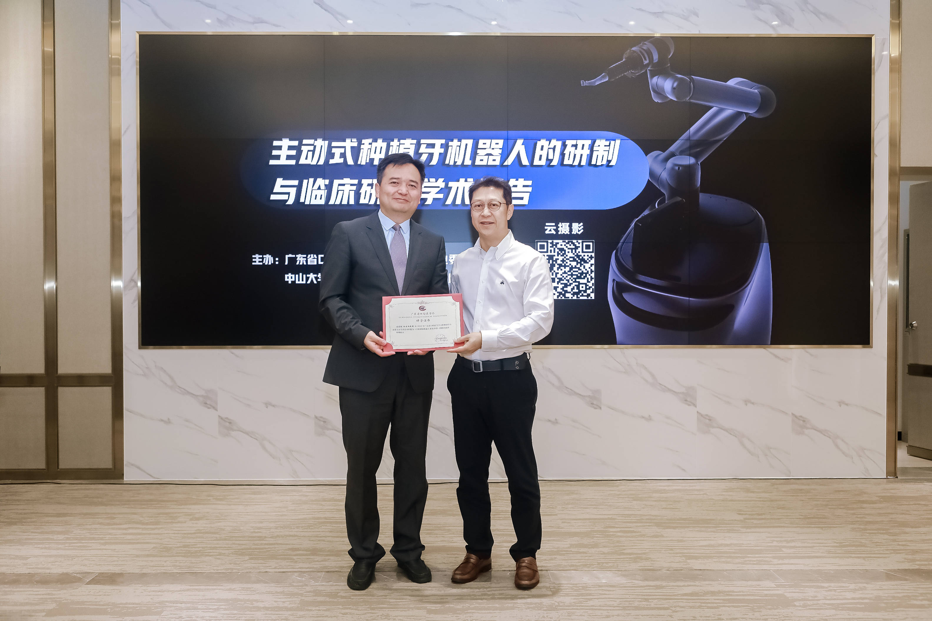 中山大学附属口腔医院研究员陈泽涛介绍,该团队正致力于通过大数据