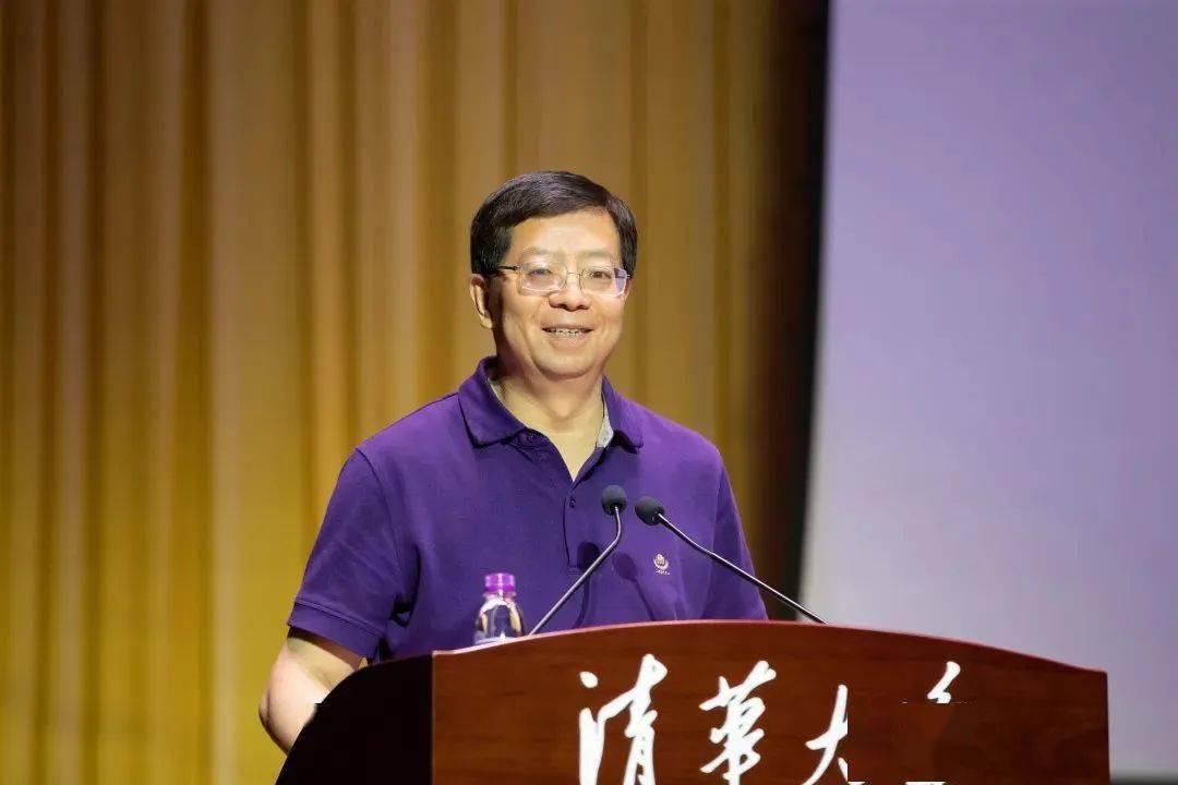 副校長楊斌主持會議李一兵,過勇,向波濤,曾嶸參加會議校領導班子成員