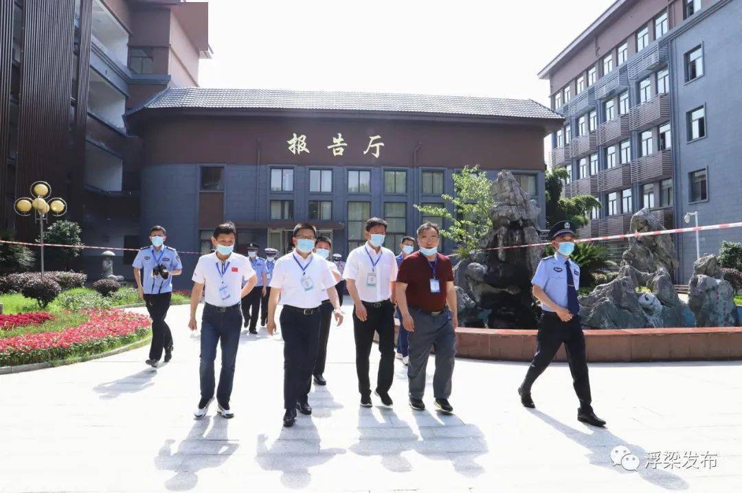 高考首日程新宇张汉坤等赴浮梁一中考点巡考