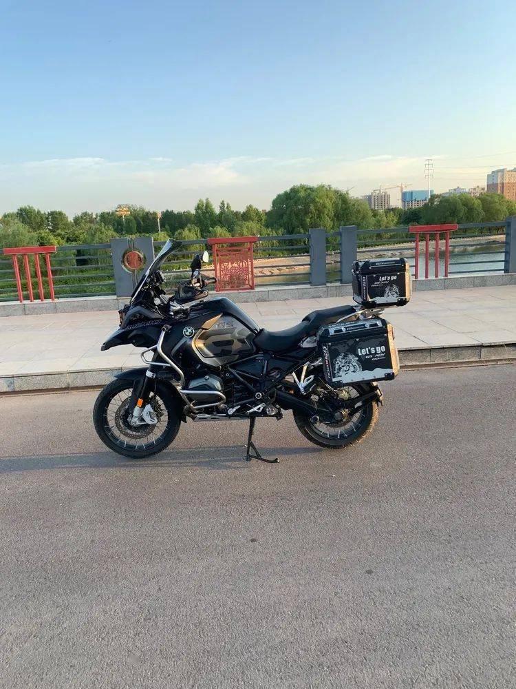 转让2018年宝马三黑版1200adv