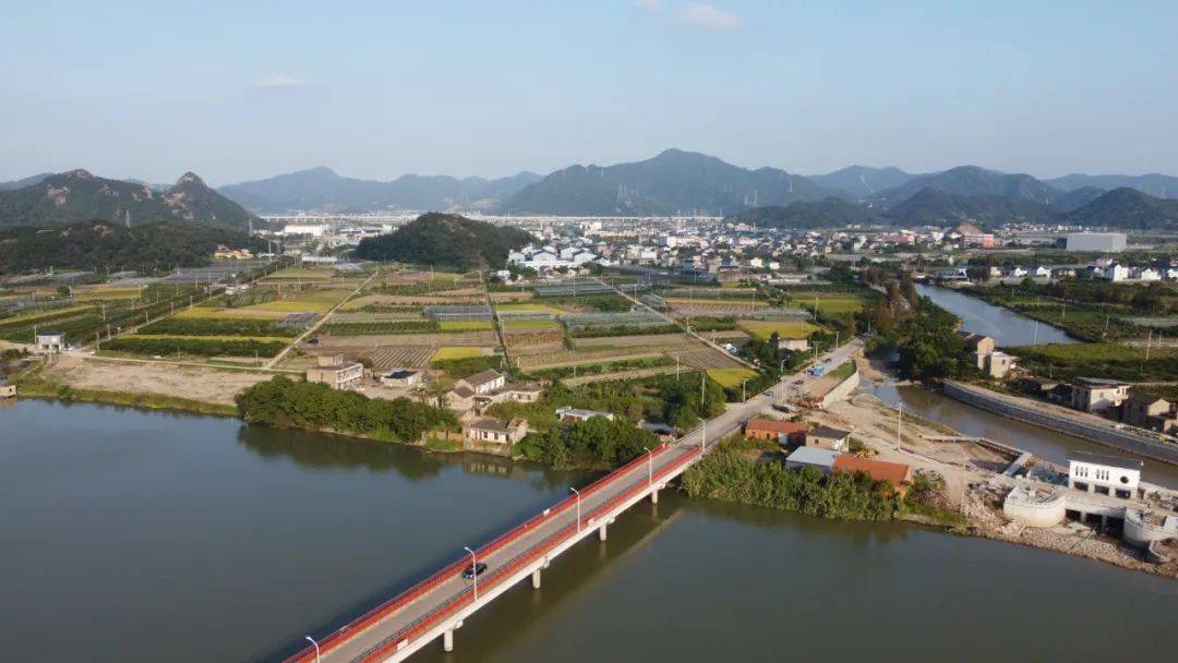 为打造好蟹钳港县域风貌区,我县着力用好"加,减