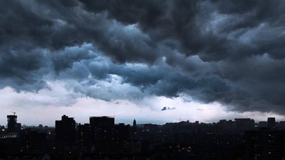 暴雨_车辆_天气