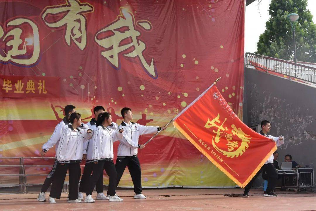 2022年6月9日8点整,临汾平阳中学2022届高中毕业典礼,随着冉冉升起的