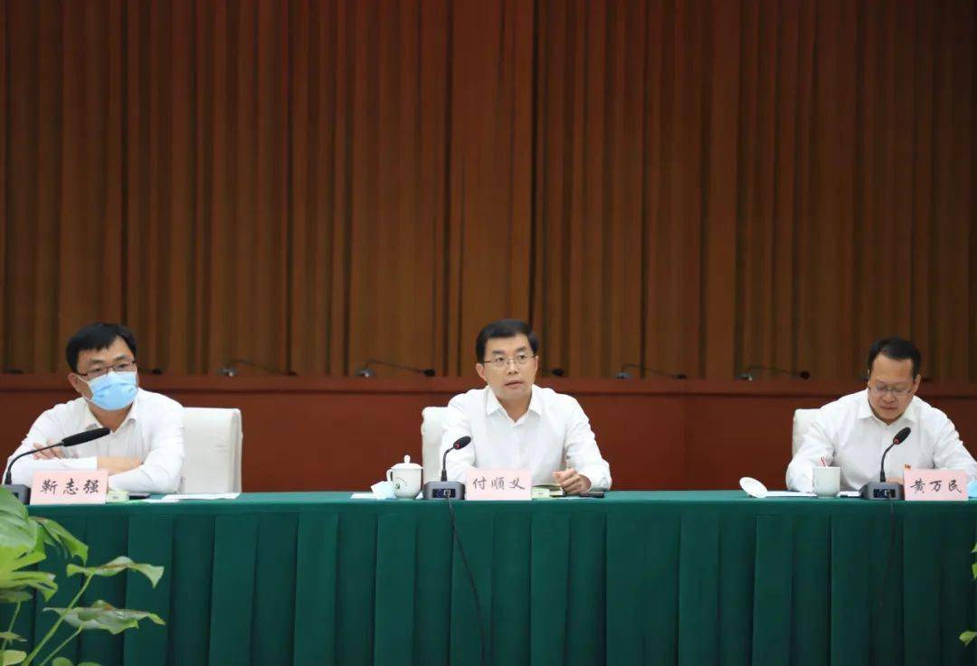 县委书记付顺义,县委副书记黄万民,县委常委,组织部部长靳志强,县委