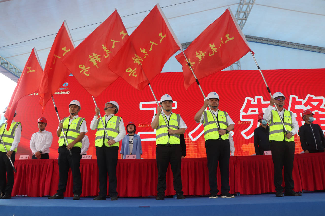 "安全生产月"活动护航云南建筑工地施工生产_工人_项目_巫家坝