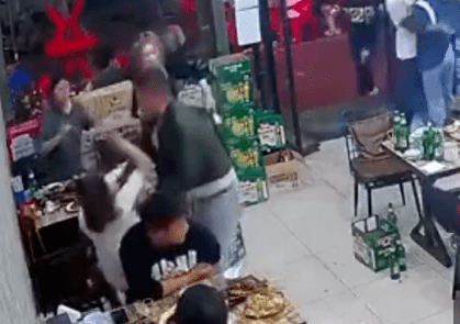 唐山烧烤店暴力打人 决不能姑息 媒体 唐山烧烤店打人者已被控制 严惩唐山打人者 女子