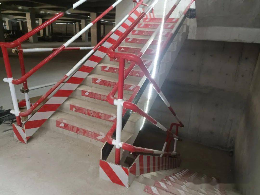 定型化楼梯间防护定型化洞口防护定型化后浇带防护基坑临边定型化防护