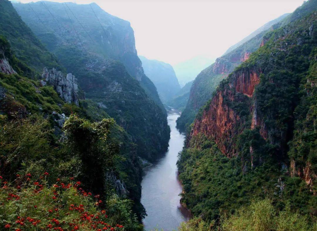 中国最美公路北盘江大桥架在云端的世界第一高桥