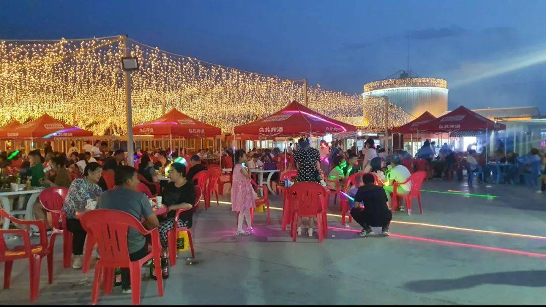 设置舞台灯光区,儿童娱乐区,夜市餐饮区,旅行团接待区等,设置20余个