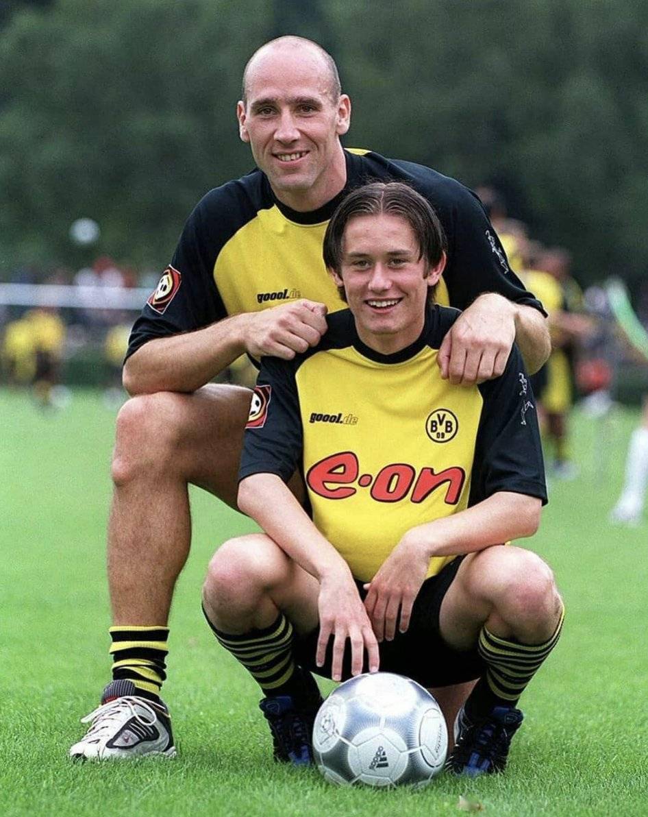 49岁复出还记得2米02的高佬扬科勒重返家乡球队依旧轻松破门