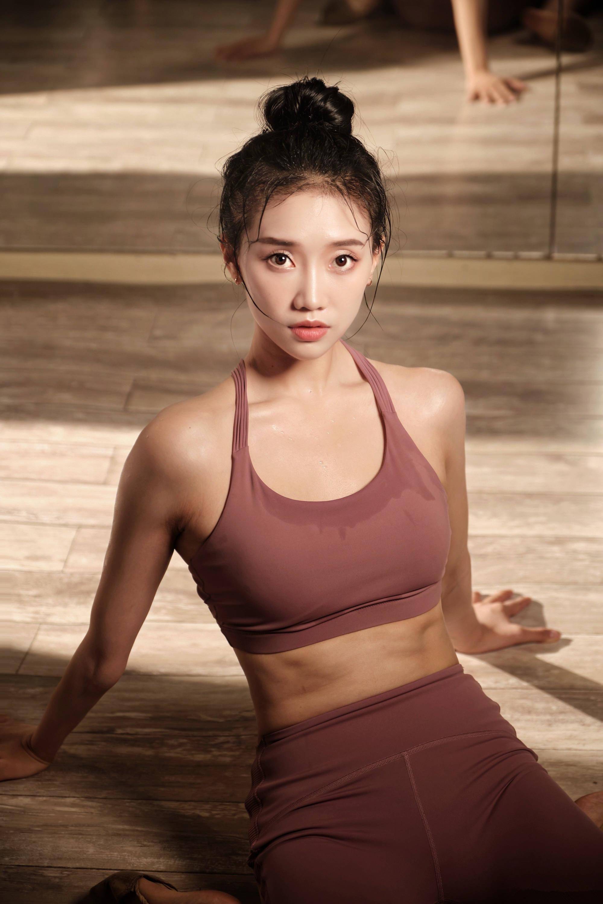 与男方相识14年,大方承认对方很有钱_舒思瑶_网友_教练