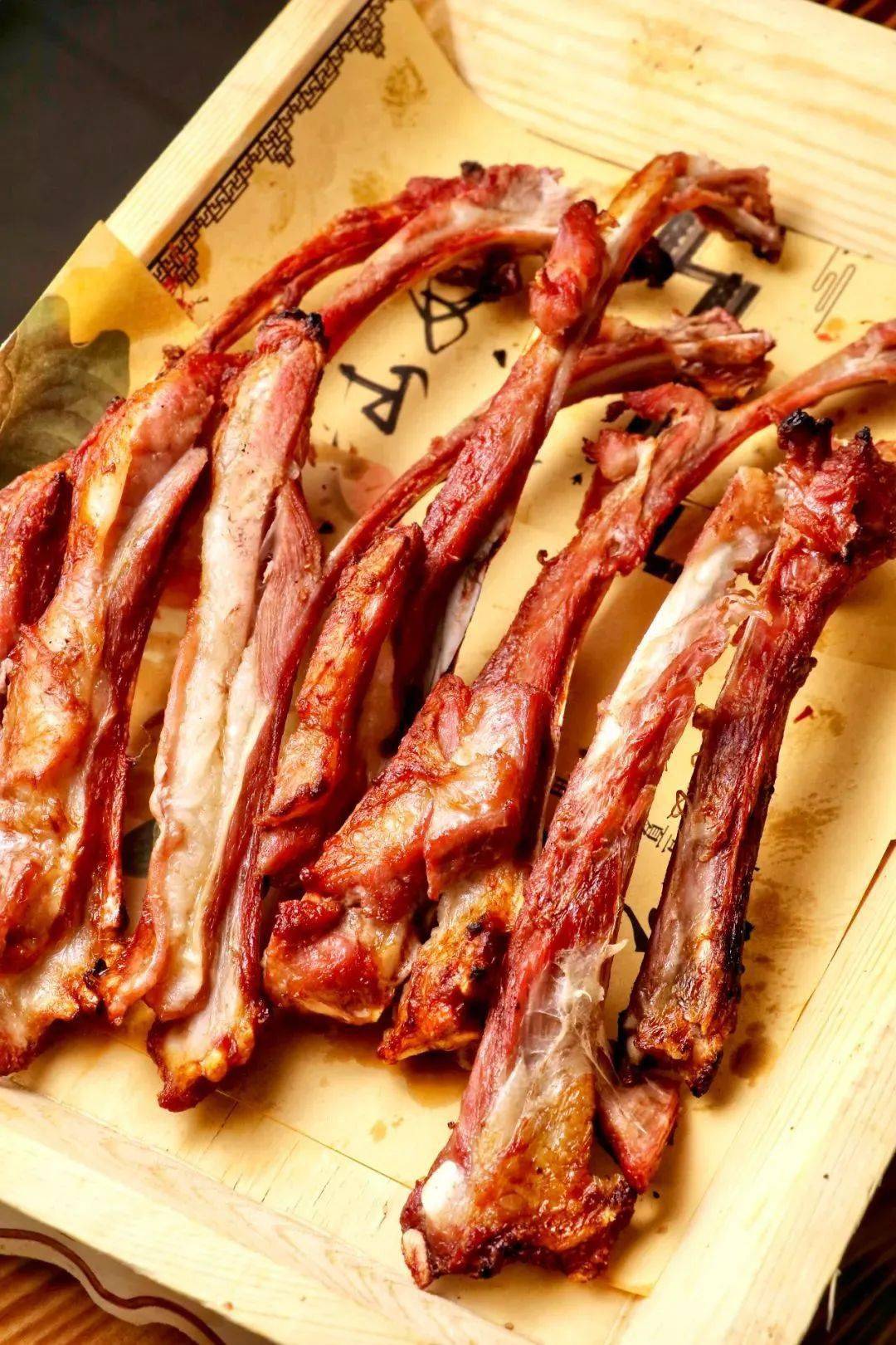 内蒙古风情萨日朗烧烤108元享萨日朗羊排啤酒套餐羊排1份烤面筋3串