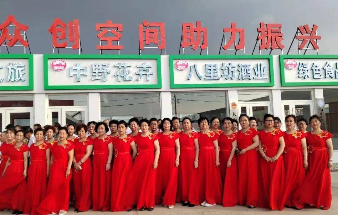 歌舞送下乡助力昌盛村肇东市总工会庆祝昌五镇昌盛村第四届香瓜采摘